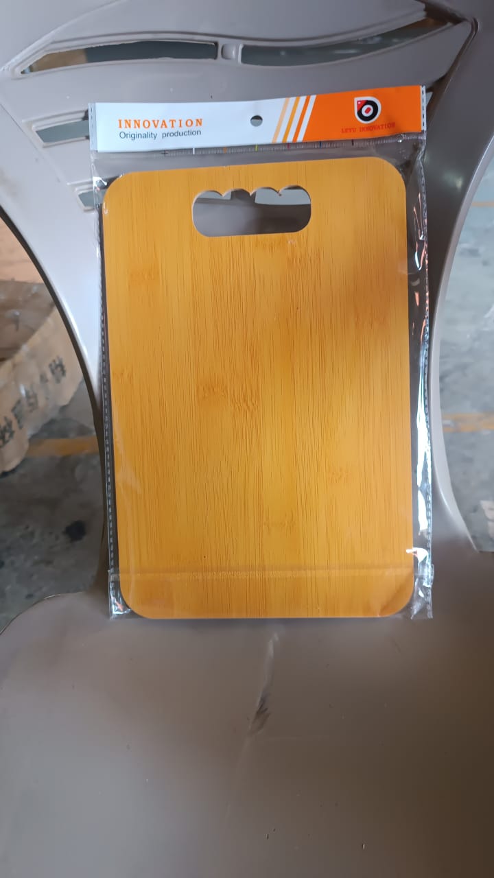 Wooden Chopping Board For Vegetable Cutting & Kitchen Use Wooden Chopping Board For Vegetable Cutting & Kitchen Use